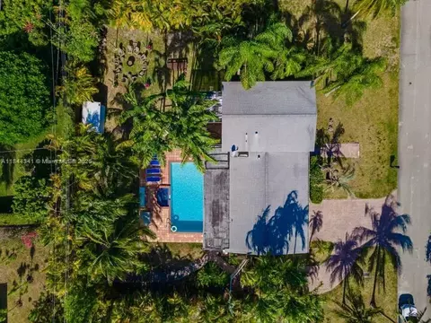 View/Area - 7475 SW 134th St, Pinecrest, FL 33156 photo 3 of 3