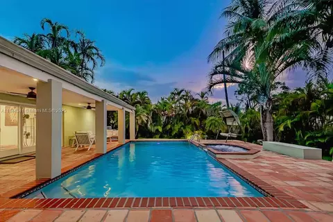 Exterior - 7475 SW 134th St, Pinecrest, FL 33156 photo 6 of 10