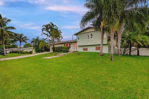 Exterior - 7475 SW 134th St, Pinecrest, FL 33156 photo 9 of 10