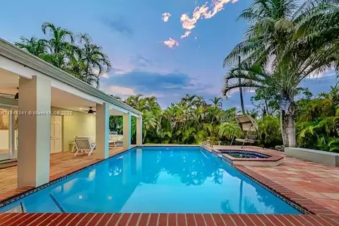 Exterior - 7475 SW 134th St, Pinecrest, FL 33156 photo 4 of 10