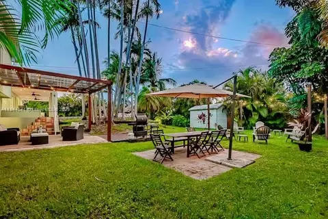 Exterior - 7475 SW 134th St, Pinecrest, FL 33156 photo 8 of 10
