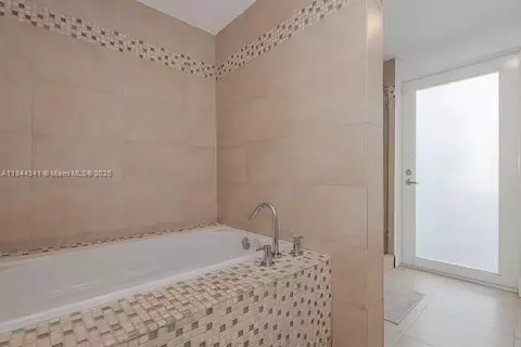 Bath - 7475 SW 134th St, Pinecrest, FL 33156 photo 7 of 7
