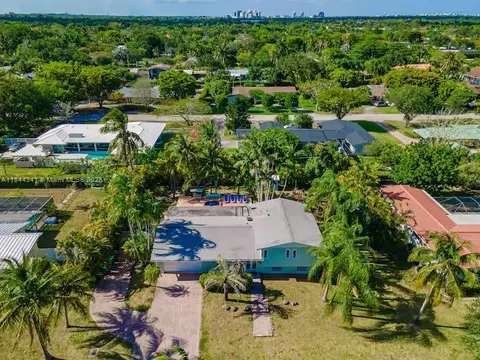 View/Area - 7475 SW 134th St, Pinecrest, FL 33156 photo 2 of 3