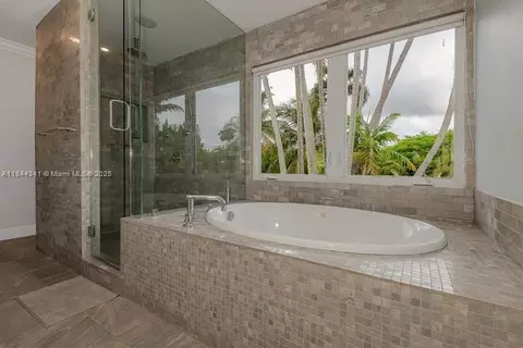 Bath - 7475 SW 134th St, Pinecrest, FL 33156 photo 1 of 7
