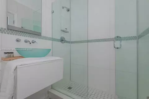 Bath - 7475 SW 134th St, Pinecrest, FL 33156 photo 5 of 7