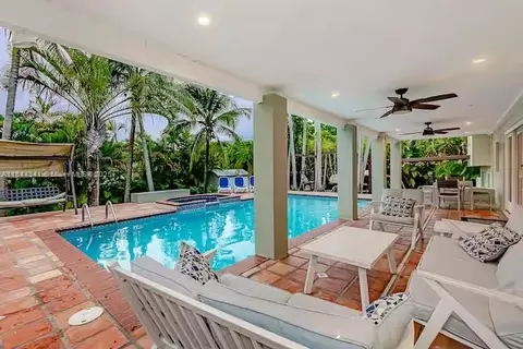 Exterior - 7475 SW 134th St, Pinecrest, FL 33156 photo 2 of 10