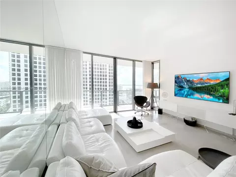 68 SE 6th St #1903, Miami, FL 33131