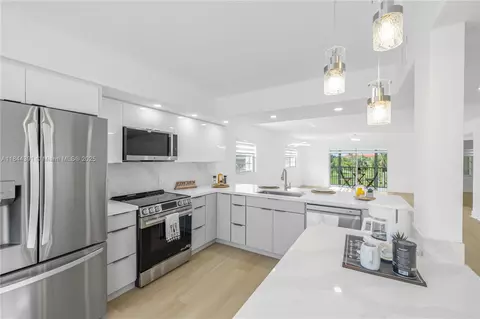 12900 SW 7th Ct #301B, Pembroke Pines, FL 33027