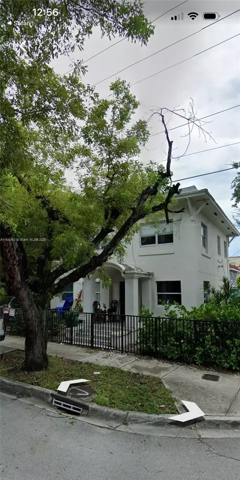 876 SW 2nd St, Miami, FL 33130