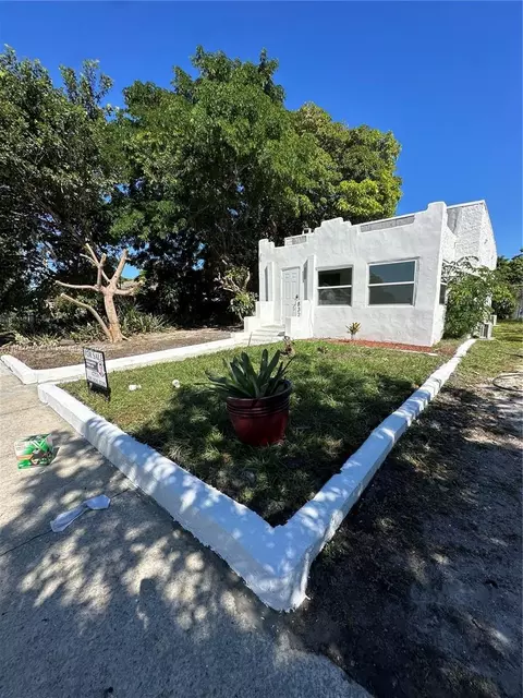 832 N C St, Lake Worth, FL 33460