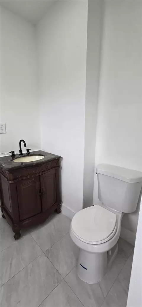 Bath - 699 W 14th St, Hialeah, FL 33010 photo 3 of 7