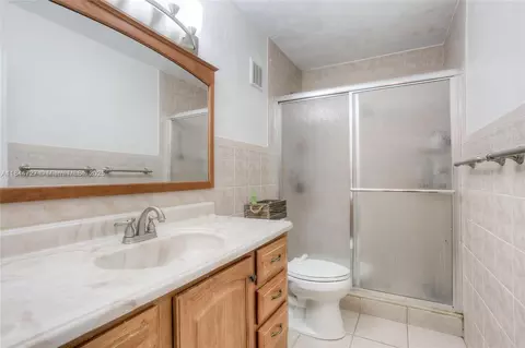 Bath - 834 W 80th Pl, Hialeah, FL 33014 photo 2 of 2