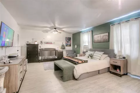 Bedroom - 834 W 80th Pl, Hialeah, FL 33014 photo 1 of 2