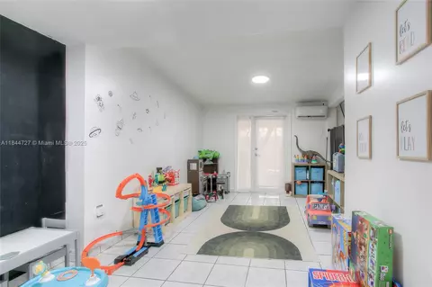 Other - 834 W 80th Pl, Hialeah, FL 33014 photo 4 of 6