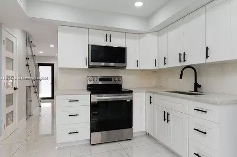 5431 W 22nd Ct #107, Hialeah, FL 33016