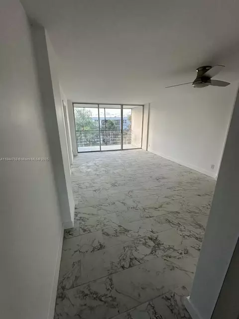 114 Royal Park Dr #4A, Oakland Park, FL 33309