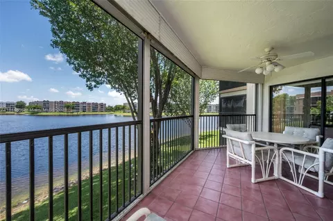7536 Fairfax Dr #205, Tamarac, FL 33321