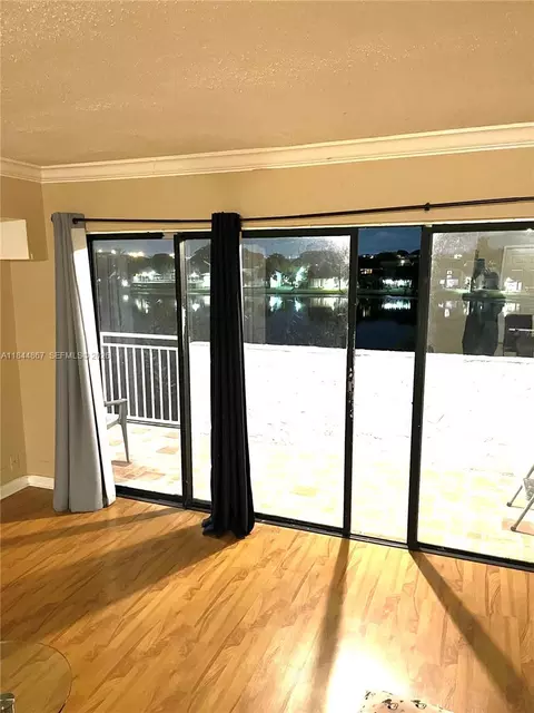 9359 Fontainebleau Blvd #F301, Miami, FL 33172