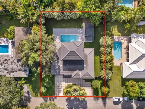 View/Area - 11301 SW 74th Ct, Pinecrest, FL 33156 photo 2 of 3