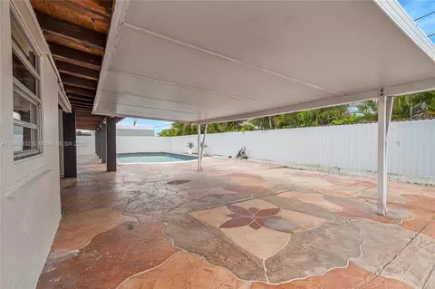 Exterior - 453 W 40th Pl, Hialeah, FL 33012 photo 2 of 10
