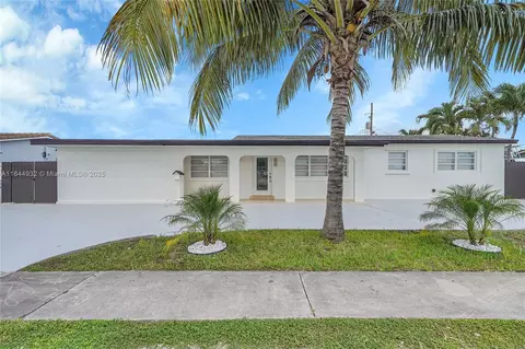 453 W 40th Pl, Hialeah, FL 33012
