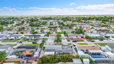 View/Area - 453 W 40th Pl, Hialeah, FL 33012 photo 7 of 15