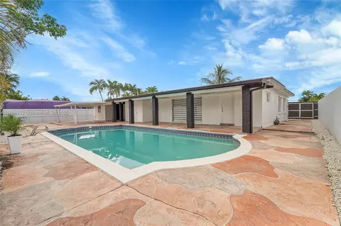 Exterior - 453 W 40th Pl, Hialeah, FL 33012 photo 8 of 10