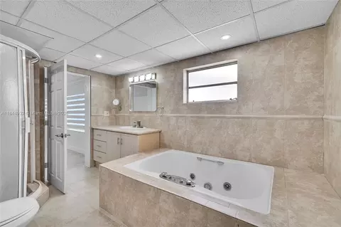 Bath - 453 W 40th Pl, Hialeah, FL 33012 photo 6 of 6