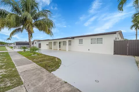 Exterior - 453 W 40th Pl, Hialeah, FL 33012 photo 1 of 10