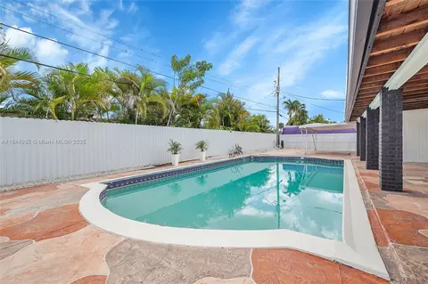 Exterior - 453 W 40th Pl, Hialeah, FL 33012 photo 10 of 10