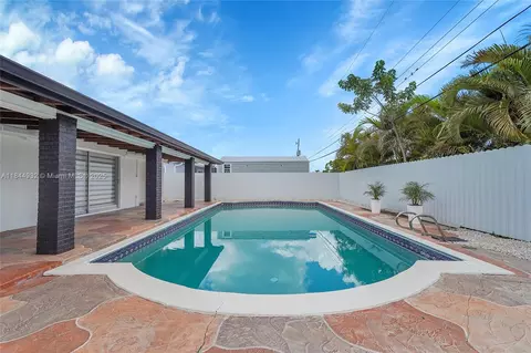 Exterior - 453 W 40th Pl, Hialeah, FL 33012 photo 6 of 10
