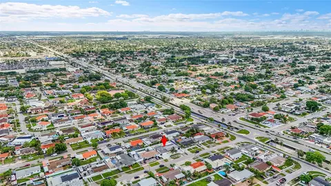 View/Area - 453 W 40th Pl, Hialeah, FL 33012 photo 12 of 15