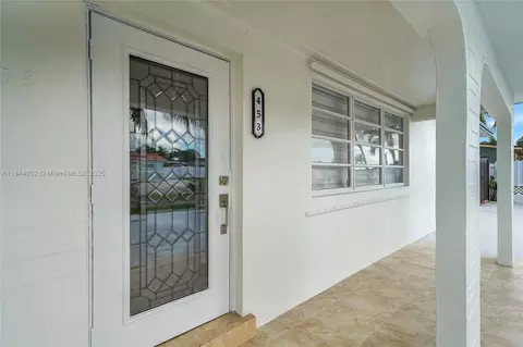 Entry Way - 453 W 40th Pl, Hialeah, FL 33012 photo 1 of 2