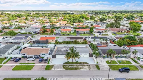 View/Area - 453 W 40th Pl, Hialeah, FL 33012 photo 4 of 15