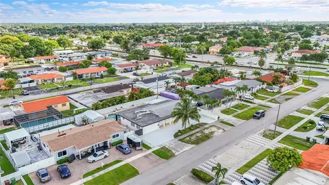 View/Area - 453 W 40th Pl, Hialeah, FL 33012 photo 5 of 15