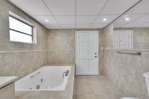Bath - 453 W 40th Pl, Hialeah, FL 33012 photo 4 of 6