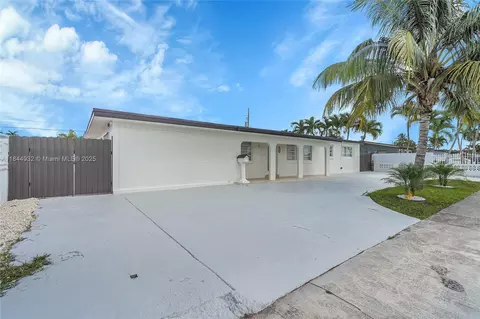 Other - 453 W 40th Pl, Hialeah, FL 33012 photo 3 of 21