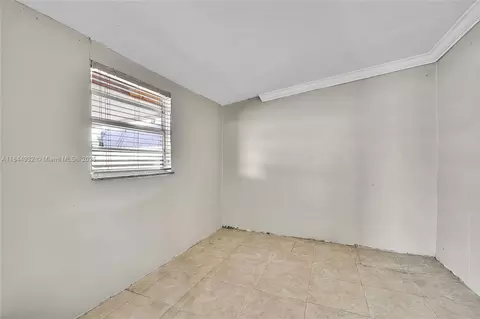 Bedroom - 453 W 40th Pl, Hialeah, FL 33012 photo 6 of 7