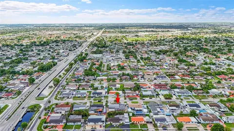 View/Area - 453 W 40th Pl, Hialeah, FL 33012 photo 10 of 15