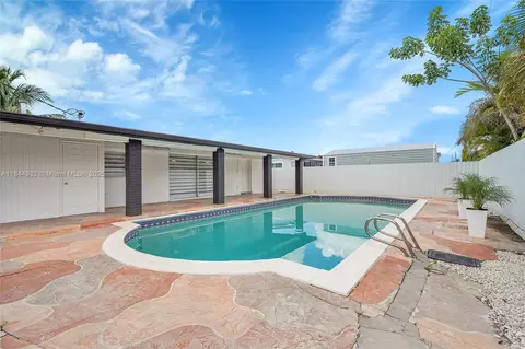 Exterior - 453 W 40th Pl, Hialeah, FL 33012 photo 7 of 10