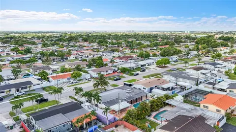 View/Area - 453 W 40th Pl, Hialeah, FL 33012 photo 8 of 15