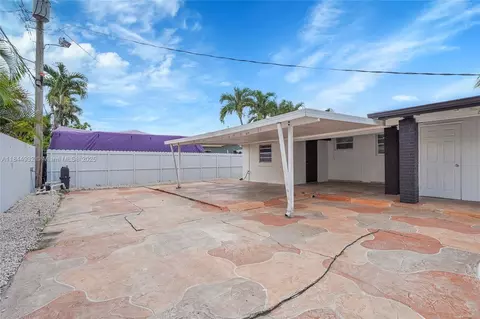 Exterior - 453 W 40th Pl, Hialeah, FL 33012 photo 4 of 10
