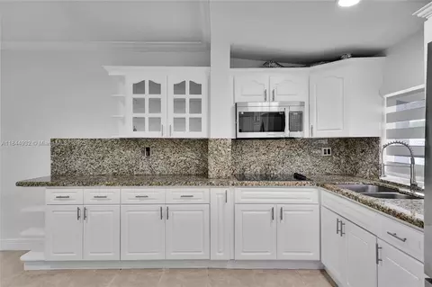 Kitchen - 453 W 40th Pl, Hialeah, FL 33012 photo 2 of 5