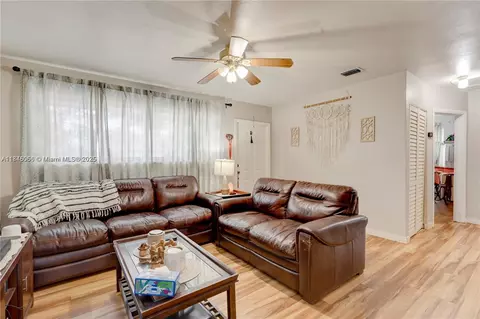 Undisclosed, Hialeah, FL 33015 photo 3