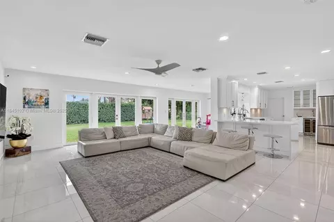 7200 SW 137th St, Palmetto Bay, FL 33158