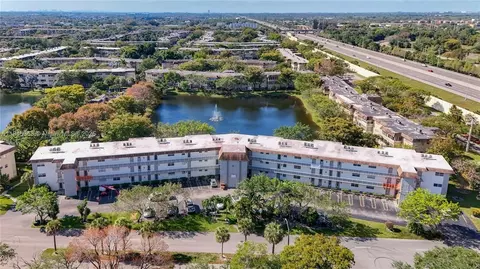 5102 NW 36th St #512, Lauderdale Lakes, FL 33319