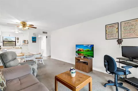 10466 Sunrise Lakes Blvd #305, Sunrise, FL 33322