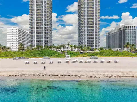4775 Collins Ave #1704, Miami Beach, FL 33140