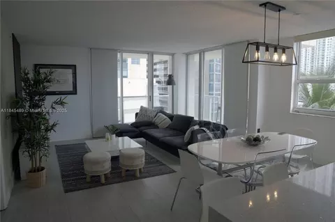 1155 Brickell Bay Dr #902, Miami, FL 33131