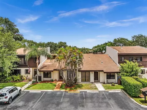 3327 Oak Dr, Hollywood, FL 33021